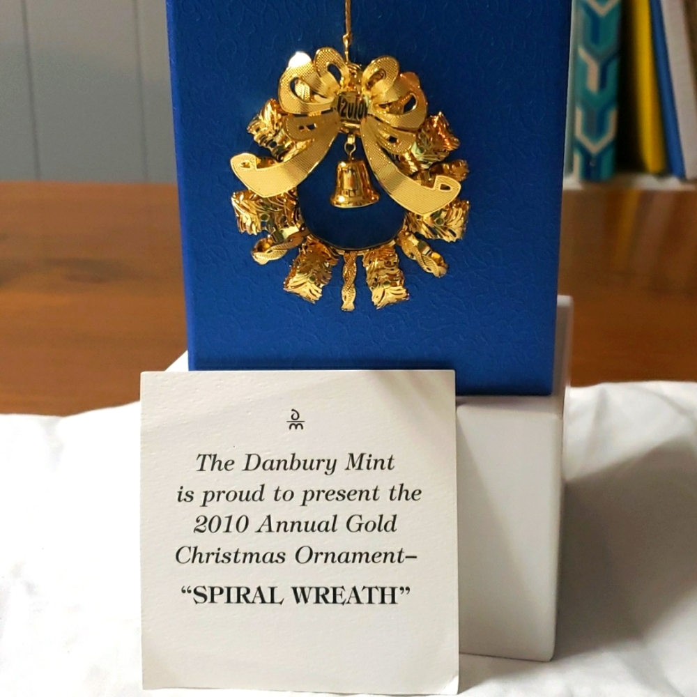 Danbury Mint Gold Ornament 2010 Spiral Wreath